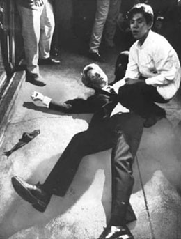 Famous photo of the Robert F. Kennedy's assasination by Boris Yaro.